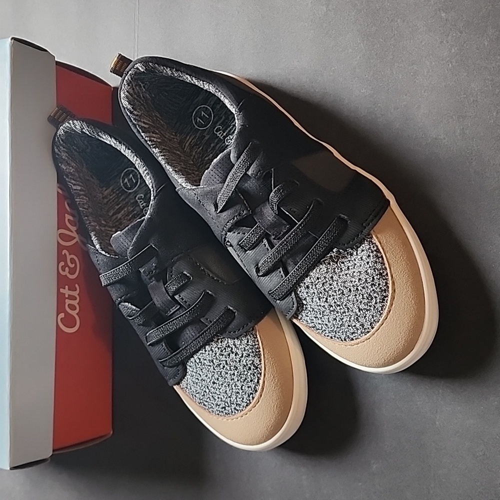 NIB Cat & Jack shoes size 11